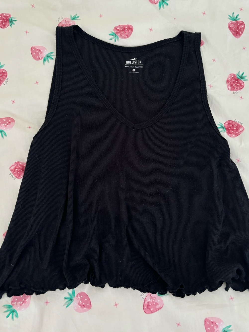 Black hollister super soft lettuce edge tank top
